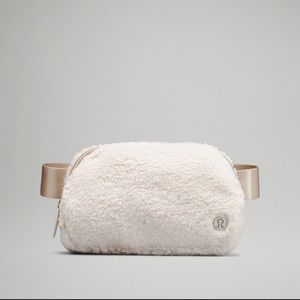 ❌SOLD❌ NWT Lululemon everywhere belt bag
